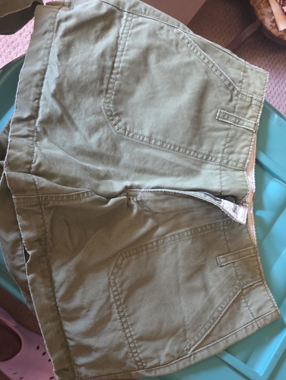 Old Navy Olive Green Cargo Shorts for Women